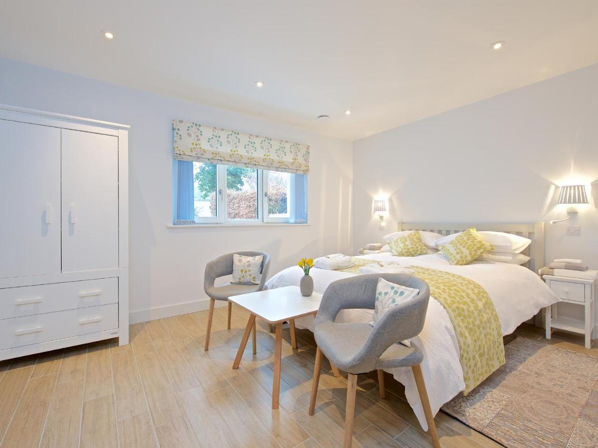 Hale House 3*