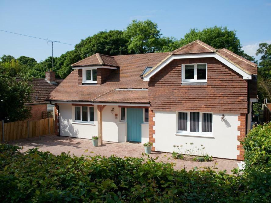 Hale House 3*